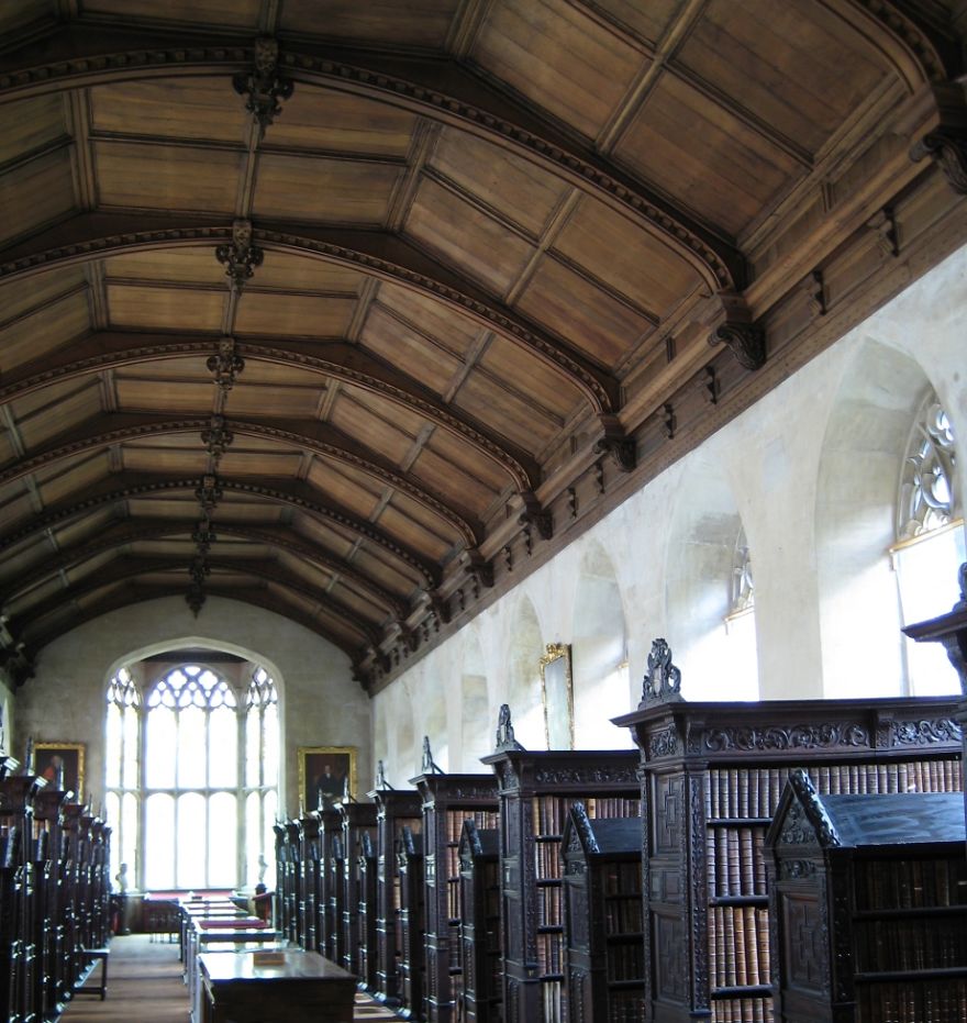 of_the_most_majestic_libraries_in_the_world_21